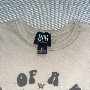 Urban Outfitters Bdg Tan Floral Graphic “One Of A Kind” Crop Baby Tee Sz Sm thumbnail 4