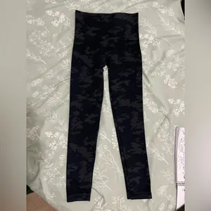 SPANX Look At Me Now Seamless Black Camouflage Leggings Sz M thumbnail 5