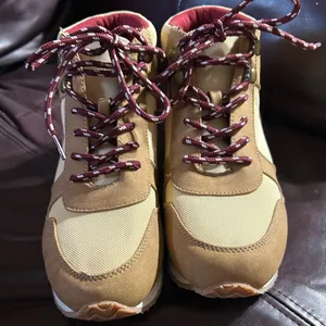 🏷️🏷️True craft hiking shoes women’s 7.5 thumbnail 3
