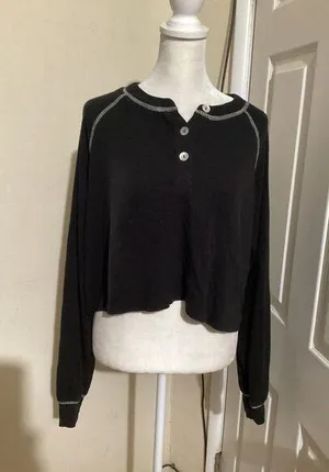NIA Pullover Shirt Womens Medium Cropped Henley Long Sleeve Contrast Stitch Top thumbnail 1