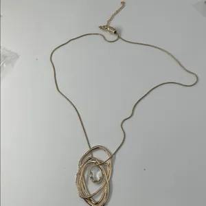 Elegant Gold Pendant Necklace thumbnail 8
