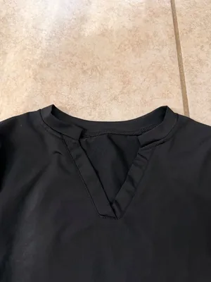 Amazon Black Long Sleeve V-Neck Activewear Top thumbnail 2