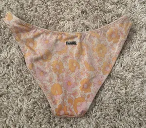 Swimwear thumbnail 4