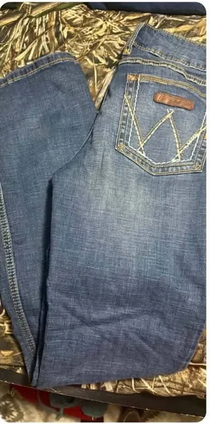 Womens wrangler jeans  thumbnail 1