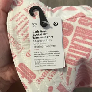 Lululemon NWT S/M Both Ways Reversible Bucket Hat in Manifesto Print &‎ Bone thumbnail 7