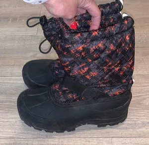 3M Thinsulate insulation womans 7 snow boots Black thumbnail 1