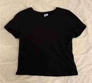 Black tee thumbnail 1
