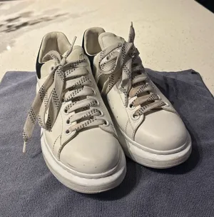 Women’s Alexander McQueen Larry Oversized White/Black Shoe Sz 38 1/2 Sz 7.5 US thumbnail 1