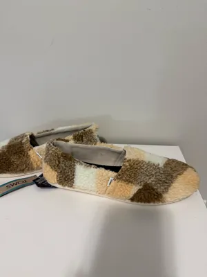 NWT TOMS Alpargata Faux Shearling Flats – Women’s Size 7.5 thumbnail 2