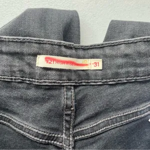 Levi Strauss 721 High Rise Skinny Jean in Faded Black Size 31 thumbnail 3