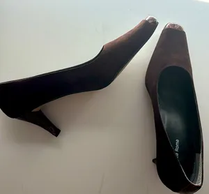 Brown suede Linea Roma heels size 7. Mint condition. With box. thumbnail 1