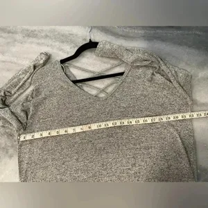 Garage Gray Heather Long Sleeve Open Back V Neck Knit Pullover Size Large thumbnail 2