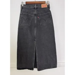 Levi’s Black Denim Midi Skirt Women Size 25 High Rise Back Slit Y2K Minimalist thumbnail 2