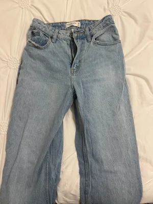 Abercrombie High-Rise Mom Jeans Curve Love thumbnail 1