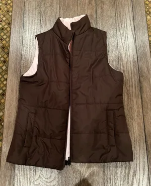 Old Navy Stay warm and stylish with this brown sleeveless puffer vest. Perfect for layering in cooler weather. thumbnail 1