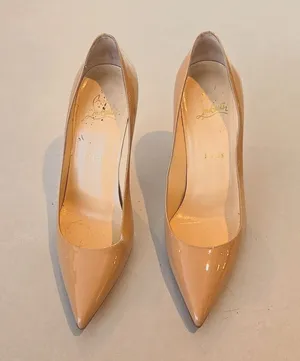Christian Louboutin So Kate Pumps thumbnail 1