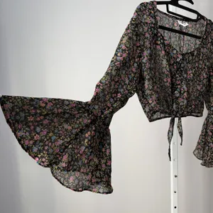 2 Much LA Small Black Floral Tie Front Crop Top Bell Sleeve Boho Blouse thumbnail 2