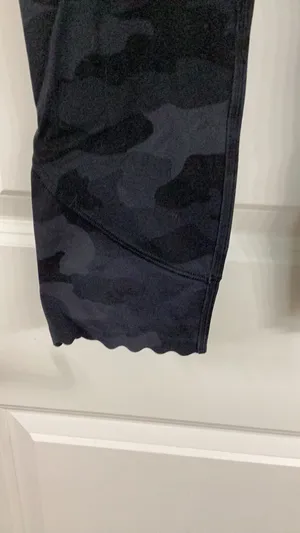 Lululemon Scalloped Leggings thumbnail 3