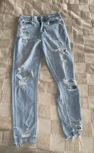 American‎ Eagle Highest Rise Mom Light Blue Distressed Jeans size 6 Long thumbnail 1