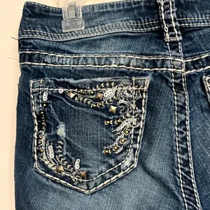 Silver Jeans Y2K Suki Low Rise Bootcut Dark Wash Embellished Size 26 thumbnail 6