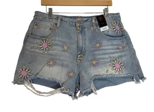 No Boundaries Women's High Rise Destructed Daisy Floral Denim Shorts Size 15 thumbnail 1