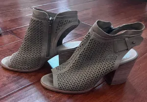 Vince Camuto Heels thumbnail 1