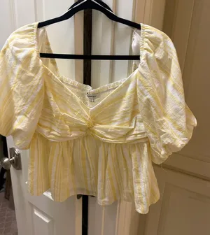 Francesca’s Flowy Top thumbnail 1