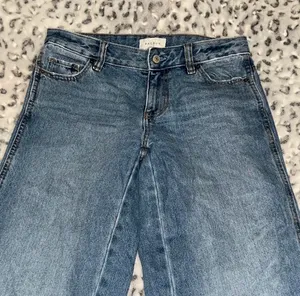 PacSun Low-Rise Baggy Jeans thumbnail 1
