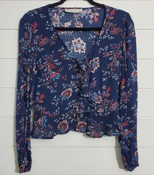 Abercrombie and Fitch Blue Floral Blouse size XS‎ button up with bow in front thumbnail 1