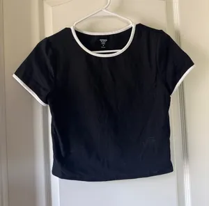 Express Black Short-Sleeve Cropped Tee with White Trim / M55 thumbnail 1