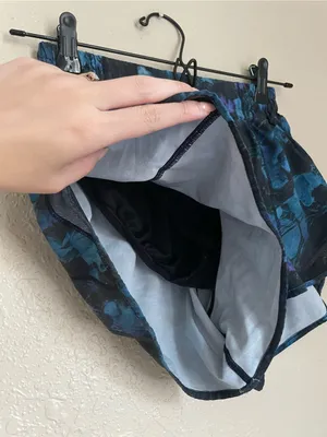 Lululemon Hotty Hot Short II Size 4 Floral Shift Blue Multi / Black thumbnail 8
