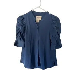 ✨Abercrombie & Fitch Ruched Sleeve Sz Small Blue Top✨ thumbnail 3
