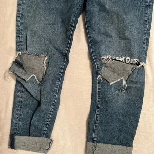 H&M Mom Jeans thumbnail 2