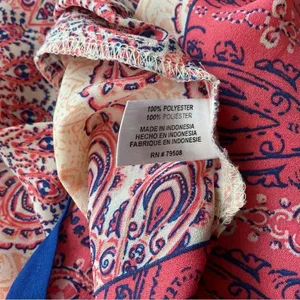 Violet + Claire Sleeveless Medallion Print V Neck Top Size‎ Large thumbnail 5