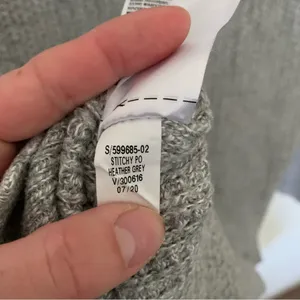 Old Navy Light Grey Knit Sweater Size Small Hole thumbnail 8