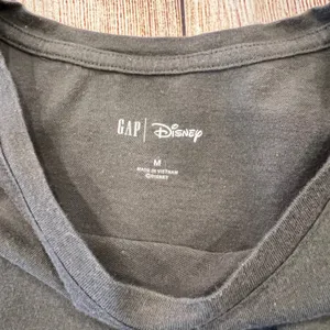 Gap Disney Mickey Mouse Graphic Tee Charcoal Gray Short Sleeve Scoop Neck Medium thumbnail 3