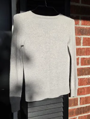SAKS FIFTH AVENUE Heather Grey Cashmere Sweater M (Has Marks) thumbnail 3