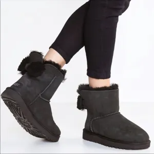 UGG‎ Arielle Bailey Fur Bow Black Boots Size 6 thumbnail 1