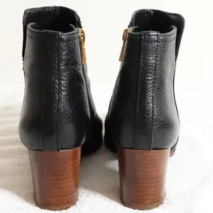 Tory Burch Black Pebbled Leather Pointed Toe Heel Chelsea Ankle Boots Size 8.5 thumbnail 4