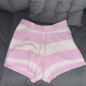 ✨ Cute TJ Maxx find | Pink striped shorts 🌷 Girly, comfy & easy to style 🎀 thumbnail 3
