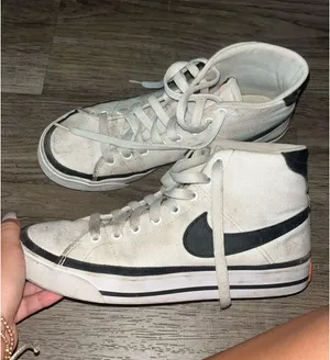 nike shoes  thumbnail 1