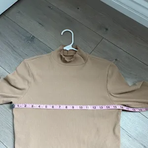 Aerie Long Sleeve Cropped Mock Neck Long sleeve T-Shirt scalloped hem size L tan thumbnail 4
