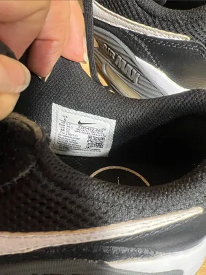 Nike Black and White Men’s Athletic Sneakers thumbnail 5