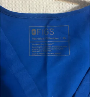 Figs scrub top thumbnail 2