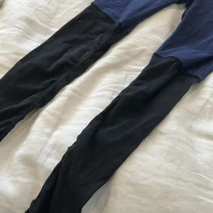 ALO Navy‎ Black Ribbed Workout Leggings thumbnail 5