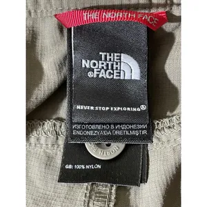 North Face Women's Hiking Pants Size 4 Beige Roll Tab Convertible Pant Pockets thumbnail 8