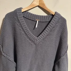 Free People Alli V-neck oversized Sweater Gray- Size XS thumbnail 7