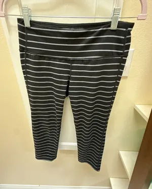 Athleta Chaturanga Striped Capri Yoga Leggings Size Small thumbnail 1
