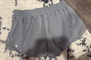 Hotty Hot Lululemon Shorts 2.5" High-Rise thumbnail 1
