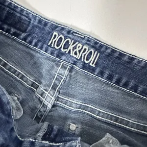 Rock & Roll Cowgirl Boyfriend Jeans Blue Denim Womens Size 28x32.5 thumbnail 3